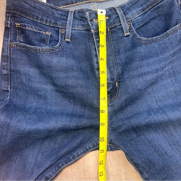 EUC Levi's 721 High Rise Skinny Jeans with Classic Denim Look - Picture 7 of 10